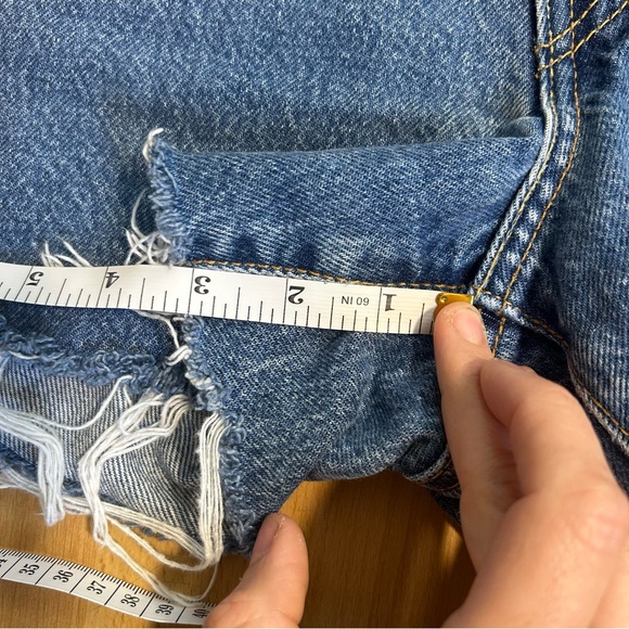 Levi's 550 Cutoffs Size 6 Denim Shorts Zip Fly - Picture 8 of 9